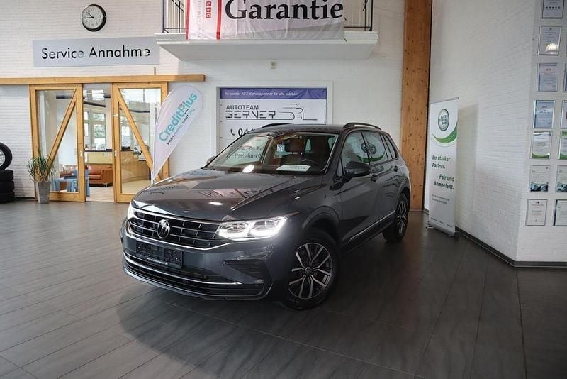 Grau Gebraucht 2022 VW Tiguan Life SUV | 28.990 € (Fairer Preis) - Bild 1/2