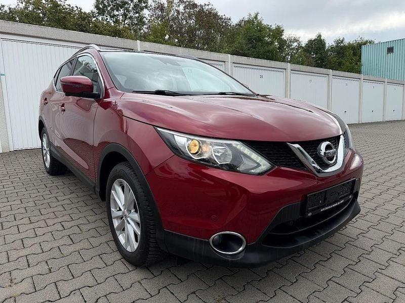 Alizarin crimson Gebraucht 2015 Nissan Qashqai 360º SUV | 7.880 € - Bild 1/4
