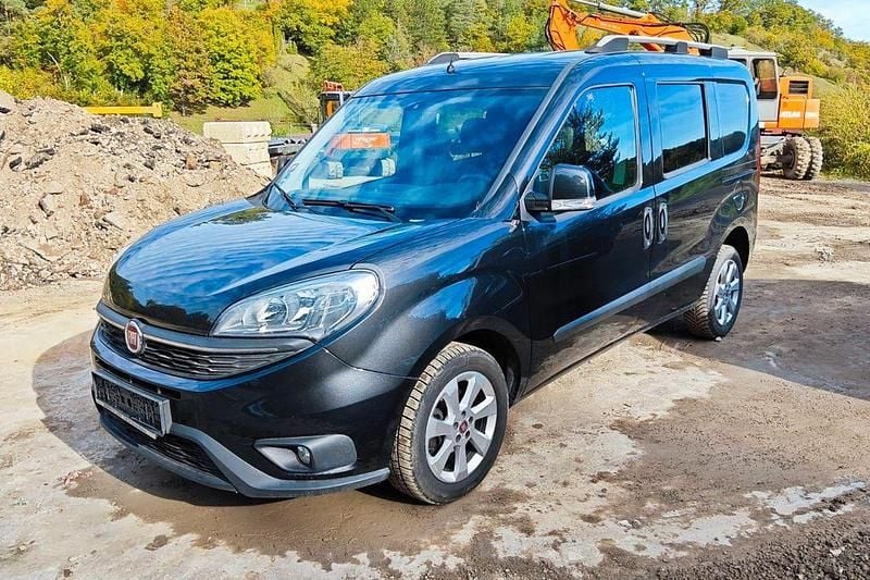 Schwarz Gebraucht 2015 Fiat Doblò Lounge Van / Kleinbus | 5.900 € (Superpreis) - Bild 1/4