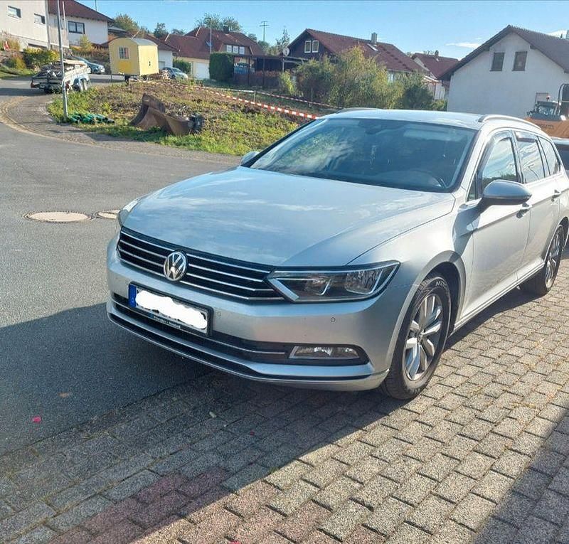 Grau Gebraucht 2019 VW Passat Comfortline Kombi | 16.500 € (Fairer Preis) - Bild 1/4