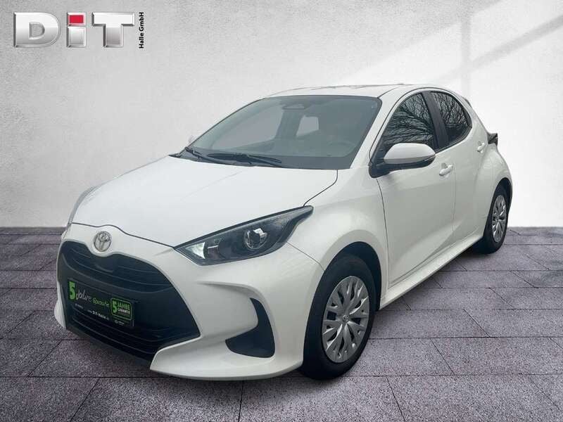Schneeweiß Gebraucht 2024 Toyota Yaris Business Edition Limousine | 19.790 € (Superpreis) - Bild 1/4