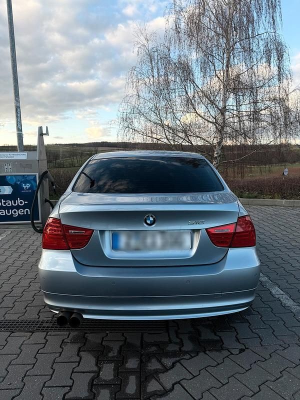 Gebraucht BMW 318 143 PS (105 kW) 2009 Blau Limousine