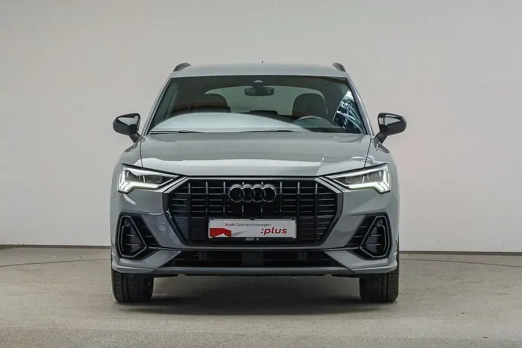 Gebraucht Audi Q3 Ambiente 150 PS (110 kW) 2022 Individuallackierungen audi exclusive SUV