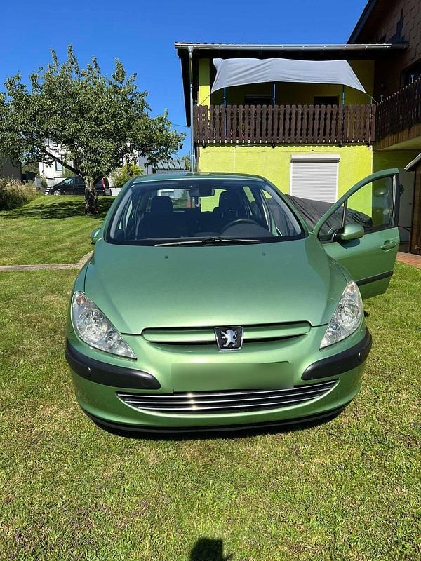 Grün Gebraucht 2002 Peugeot 307 Limousine | 800 € (Fairer Preis) - Bild 1/4