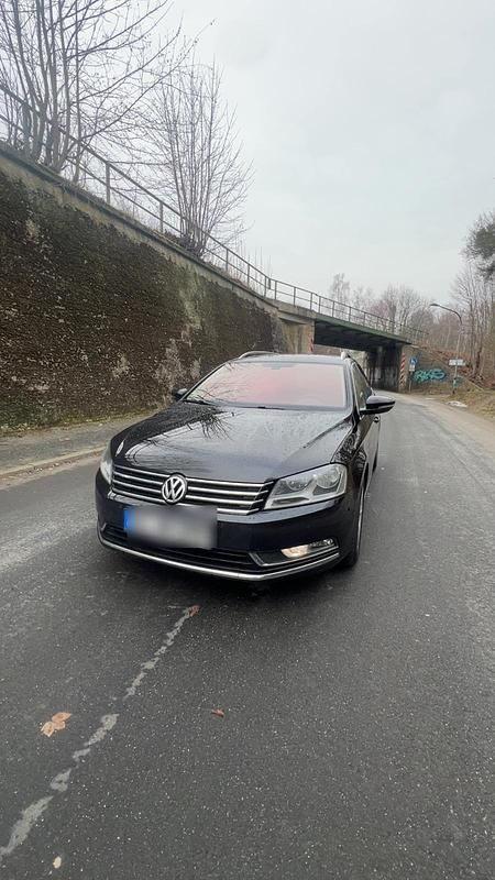 Schwarz Gebraucht 2013 VW Passat Kombi | 7.700 € (Fairer Preis) - Bild 1/4