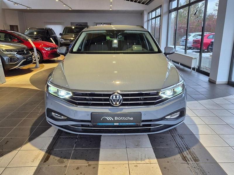 Gebraucht VW Passat IQ Drive 150 PS (110 kW) 2022 Mondsteingrau Kombi