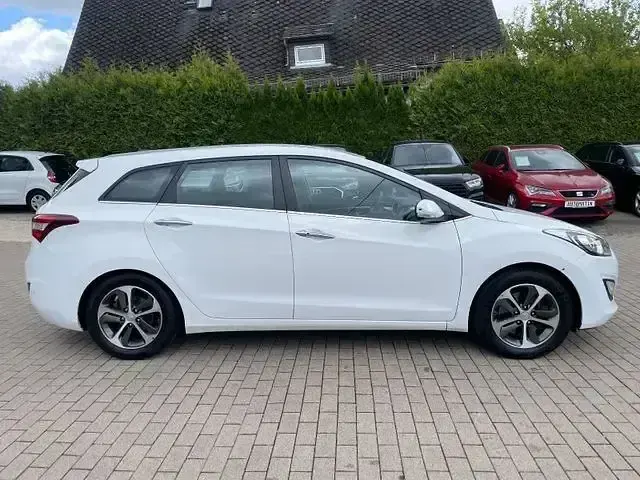 Second-hand Hyundai i30 Style 136 CP (100 kW) 2015 Alb Break