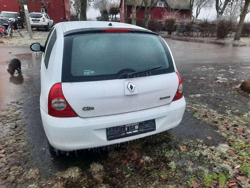 Weiß Gebraucht 2009 Renault Clio II Campus Limousine | 1.450 € (Guter Preis) - Bild 1/4