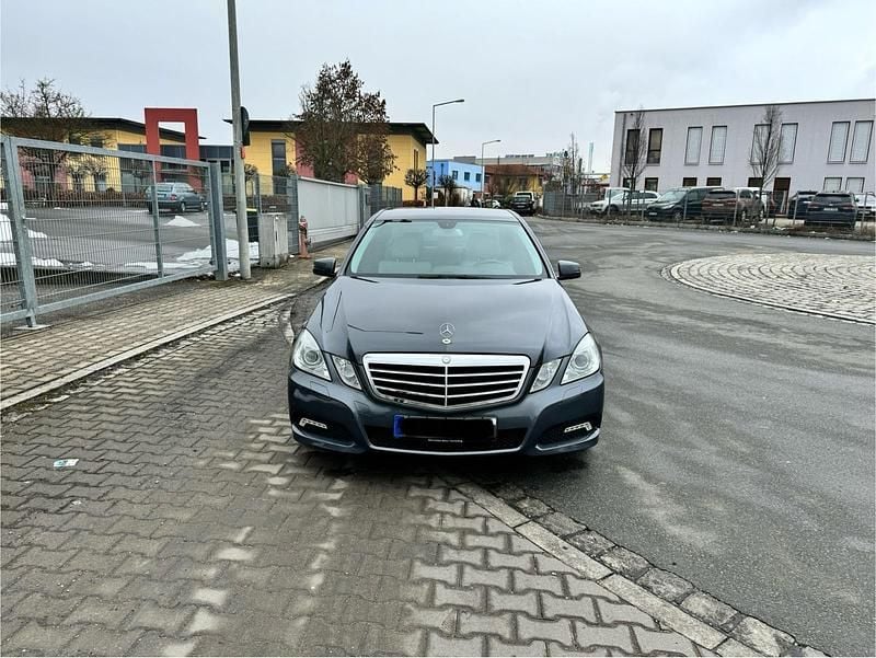 Gebraucht Mercedes E250 204 PS (150 kW) 2009 Grau Limousine