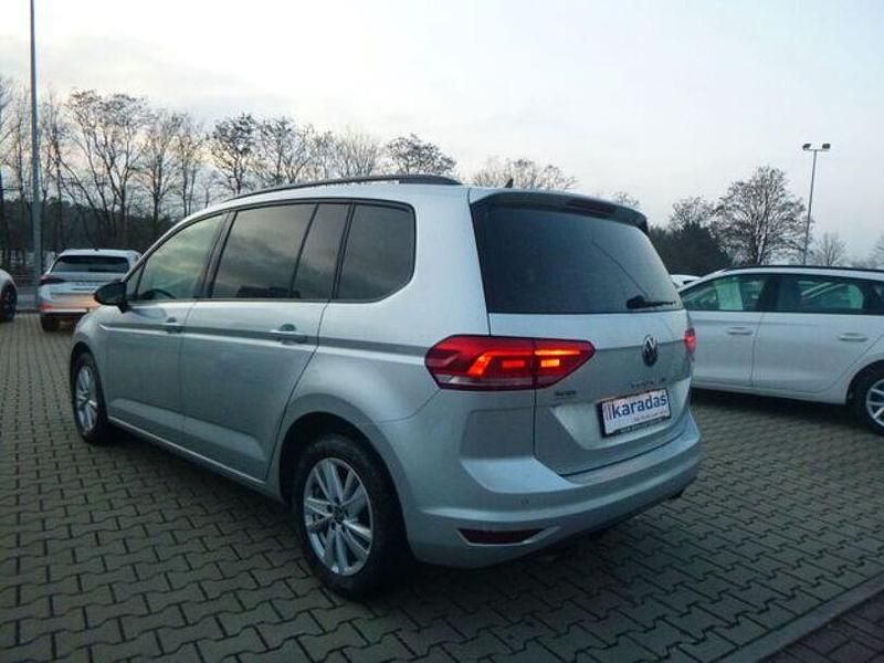 Gebraucht VW Touran 150 PS (110 kW) 2021 Silber Van / Kleinbus