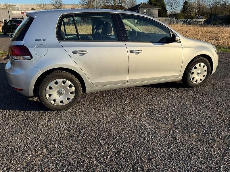 Gebraucht VW Golf VII Move 105 PS (77 kW) 2012 Silber Limousine