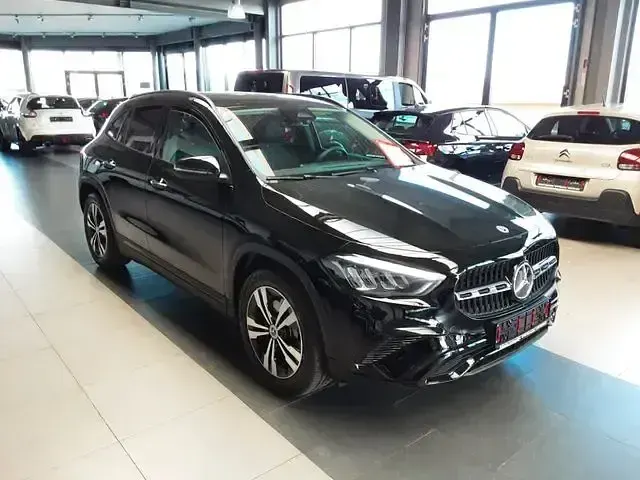 Gebraucht Mercedes GLA200 Edition 163 PS (119 kW) 2025 Schwarz SUV