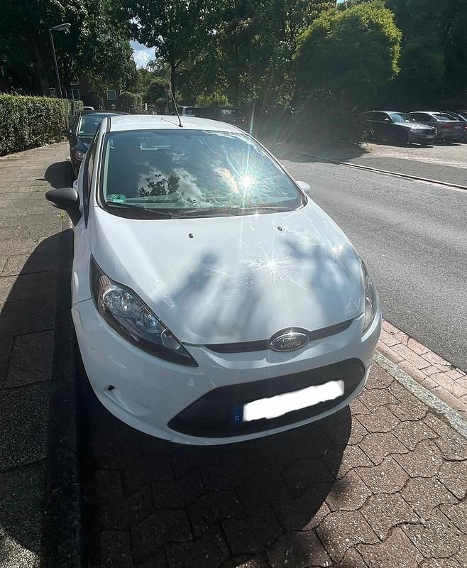Gebraucht Ford Fiesta 70 PS (51 kW) 2011 Weiß Kleinwagen