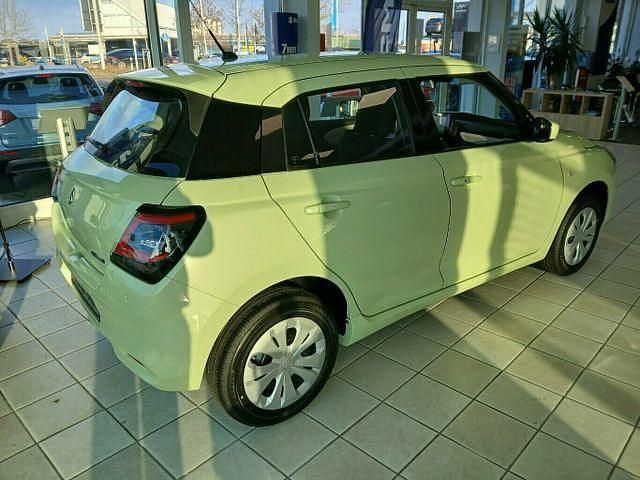 Neu Suzuki Swift Club 83 PS (61 kW) 2025 Gelb Kleinwagen