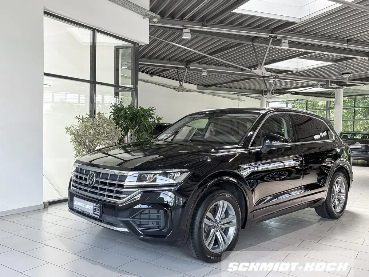 Gebraucht VW Touareg Elegance 231 PS (169 kW) 2023 Grenadillschwarz (schwarz) SUV