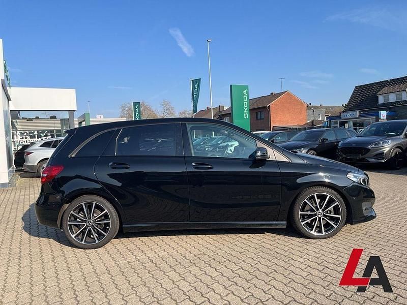 Gebraucht Mercedes B250 Urban 211 PS (155 kW) 2018 Metalliclack (schwarz Kleinwagen