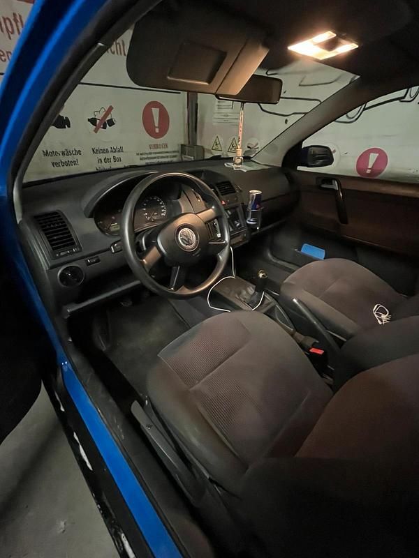 Second-hand VW Polo 75 CP (55 kW) 2005 Albastru Hatchback