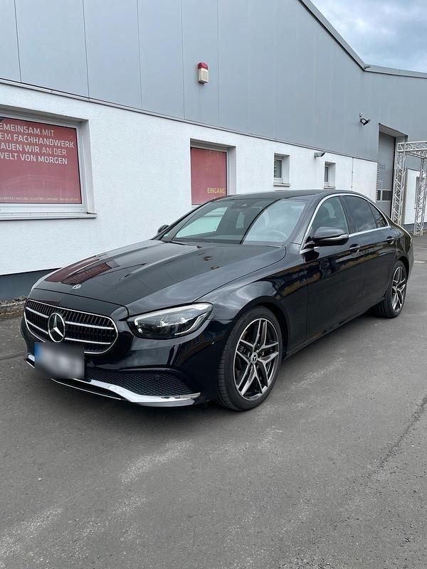 Gebraucht Mercedes E220 Avantgarde 194 PS (142 kW) 2020 Schwarz Limousine