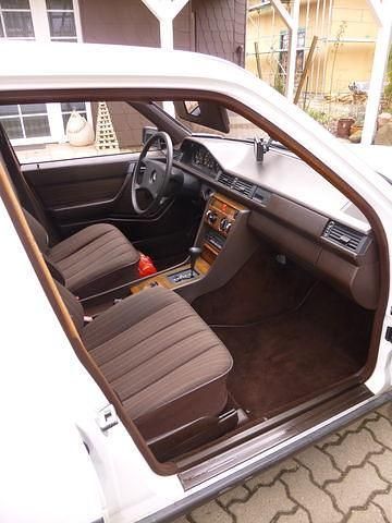 Gebraucht Mercedes E230 132 PS (97 kW) 1988 Weiß Limousine