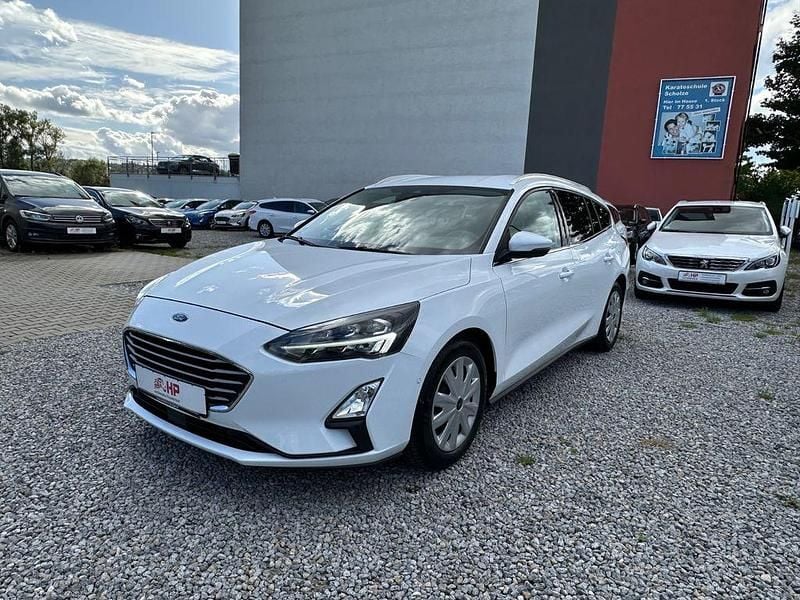 Weiß Gebraucht 2020 Ford Focus Cool & Connect Limousine | 8.599 € (Fairer Preis) - Bild 1/4