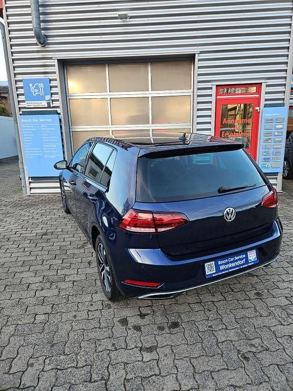 Gebraucht VW Golf VIII IQ Drive 116 PS (85 kW) 2020 Blau Limousine