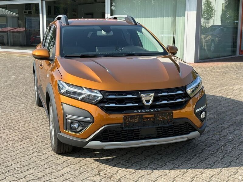 Orange Gebraucht 2021 Dacia Sandero Stepway Kleinwagen | 15.450 € (Etwas zu teuer) - Bild 1/4