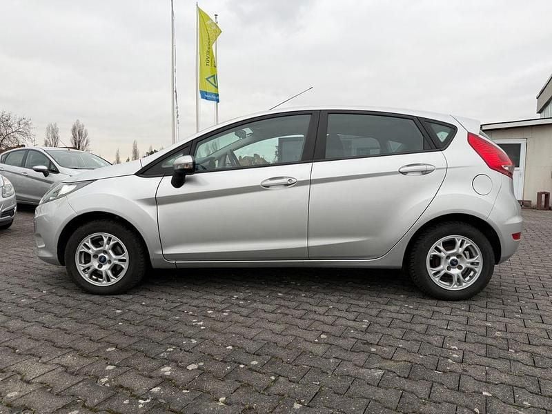 Gebraucht Ford Fiesta Trend 82 PS (60 kW) 2009 Silber Kleinwagen