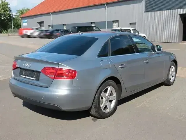 Gebraucht Audi A4 Attraction 160 PS (117 kW) 2009 Grau Limousine