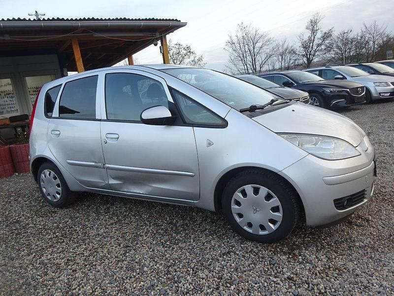 Gebraucht Mitsubishi Colt Motion 95 PS (69 kW) 2007 Silber Limousine