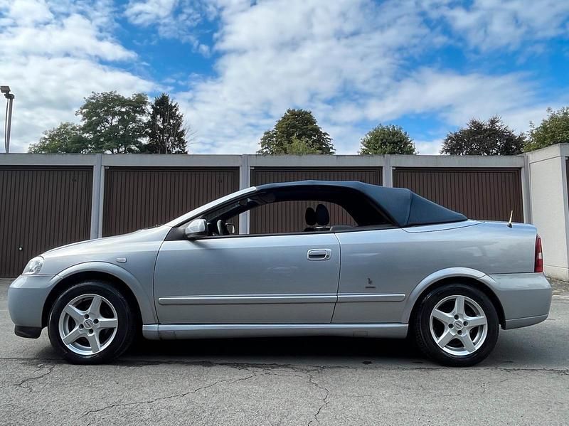 Gebraucht Opel Astra Cabriolet 101 PS (74 kW) 2003 Silber Cabrio