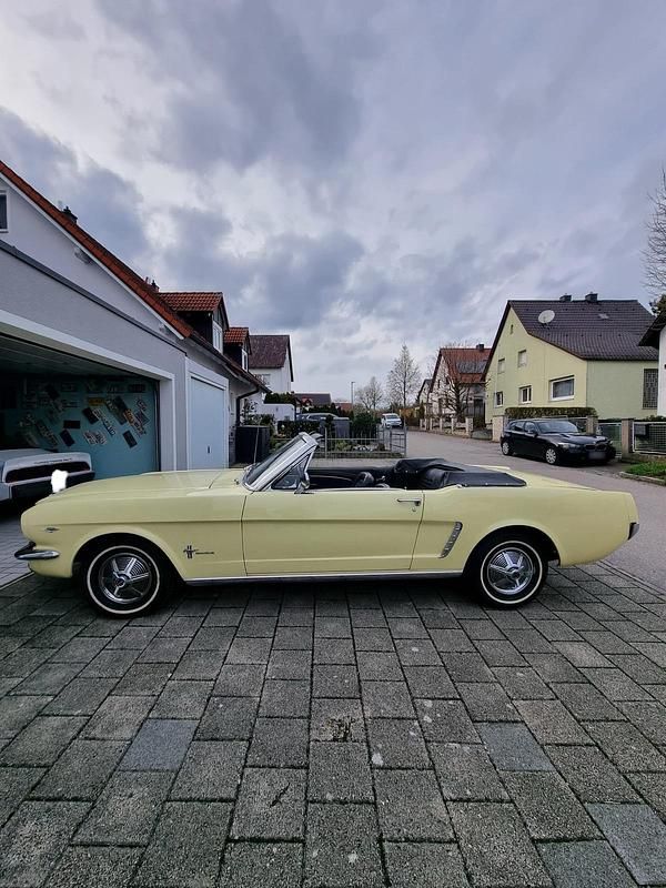 Gebraucht Ford Mustang 200 PS (147 kW) 1965 Gelb Cabrio
