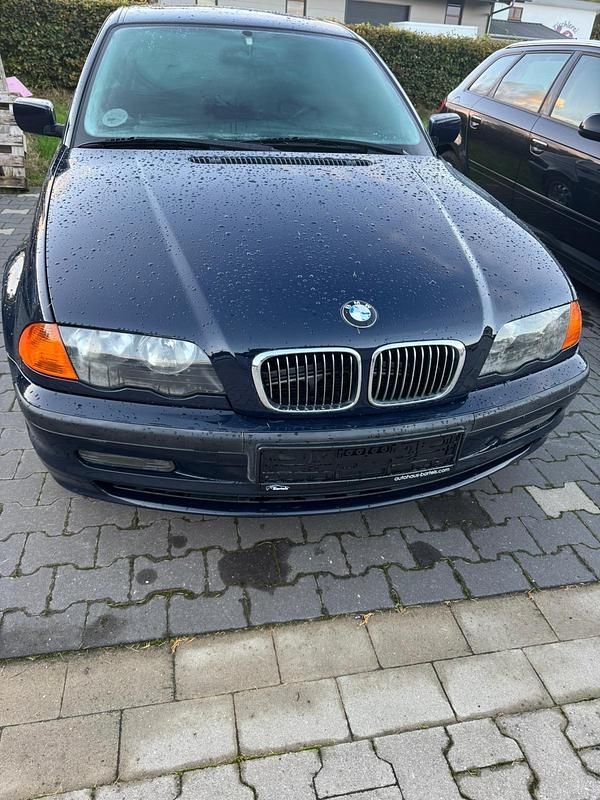 Blau Gebraucht 2000 BMW 320 Limousine | 3.399 € (Fairer Preis) - Bild 1/4