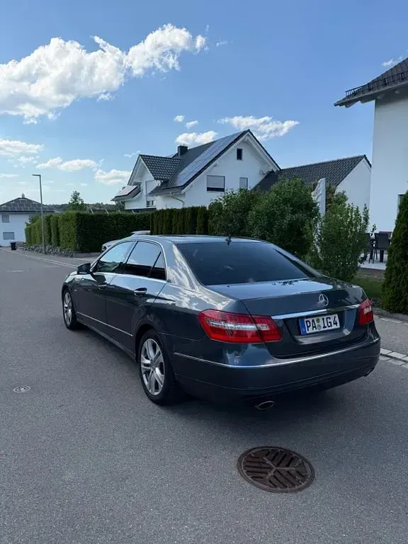 Gebraucht Mercedes E350 Avantgarde 231 PS (169 kW) 2010 Grau Limousine