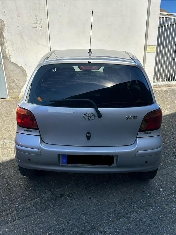Gebraucht Toyota Yaris 65 PS (47 kW) 2003 Grau Kleinwagen