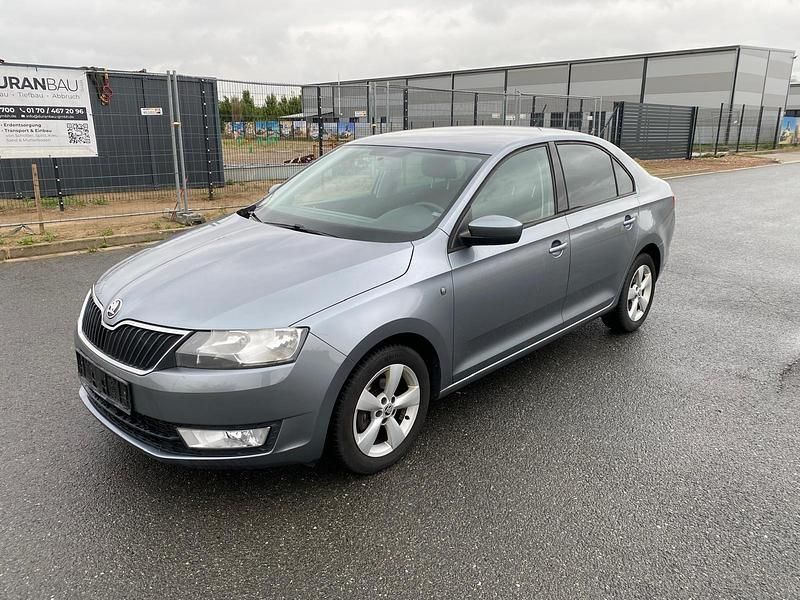 Silber Gebraucht 2014 Skoda Rapid Kombi | 5.499 € (Fairer Preis) - Bild 1/4