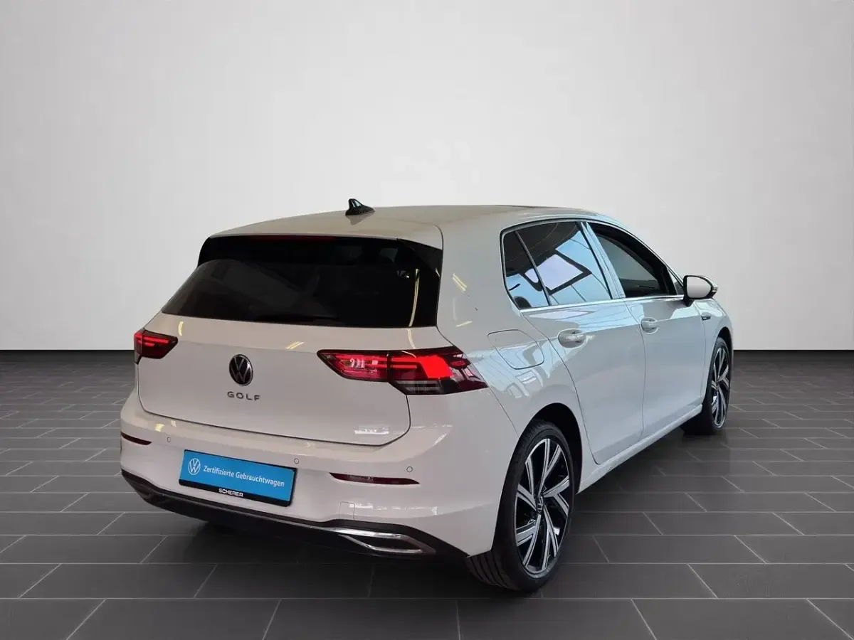 Gebraucht VW Golf VII 150 PS (110 kW) 2021 Pure white Kleinwagen