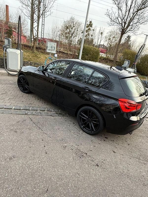 Gebraucht BMW 116 109 PS (80 kW) 2015 Schwarz Kleinwagen