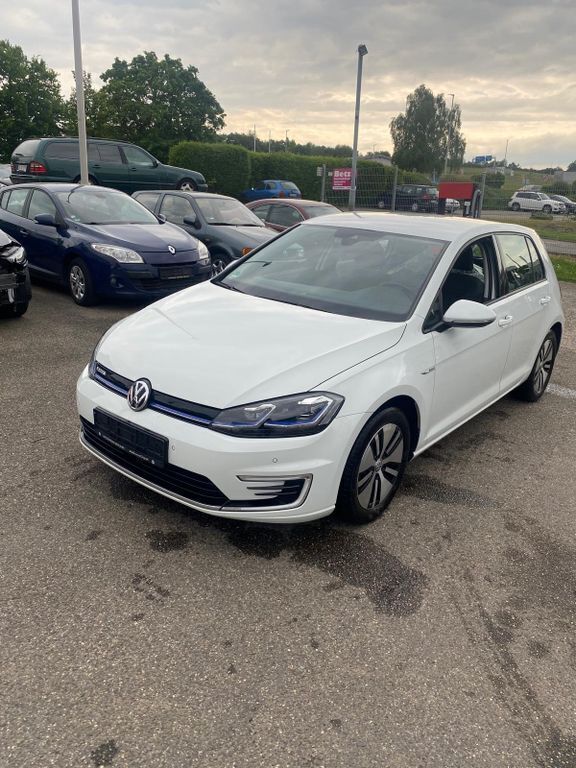 Weiß Gebraucht 2018 VW e-Golf Kleinwagen | 12.800 € (Guter Preis) - Bild 1/4