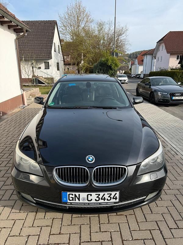 Gebraucht BMW 523 190 PS (139 kW) 2008 Schwarz Limousine