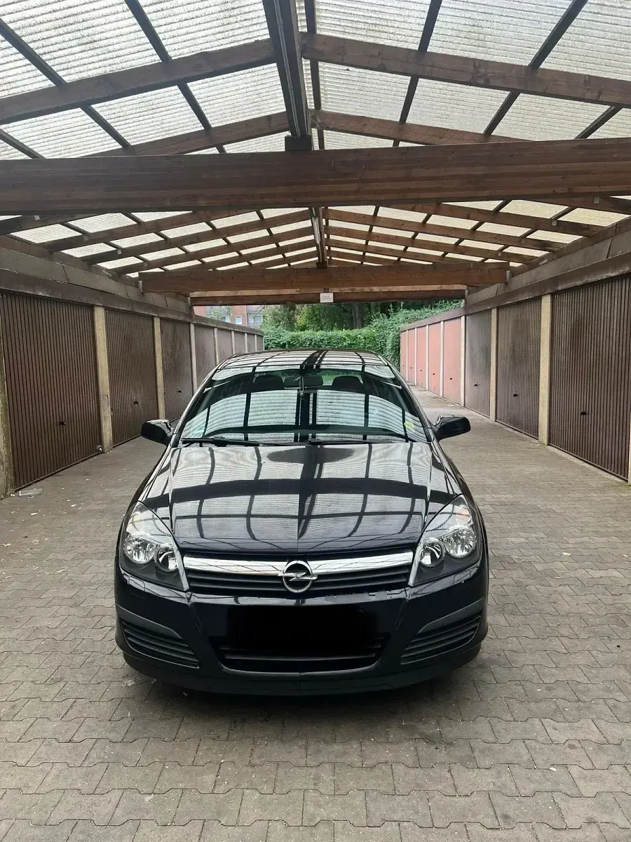 Second-hand Opel Astra 116 CP (85 kW) 2006 Negru Hatchback