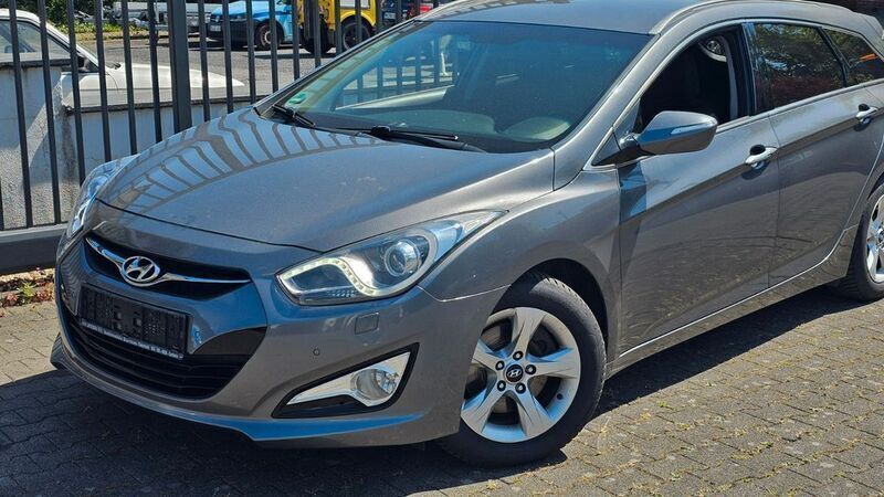 Grau Gebraucht 2013 Hyundai i40 Premium Limousine | 5.800 € (Guter Preis) - Bild 1/4
