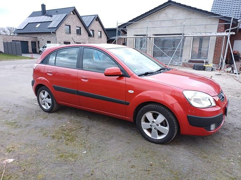 Używany Kia Rio EX 97 KM (71 kW) 2009 Czerwony Hatchback