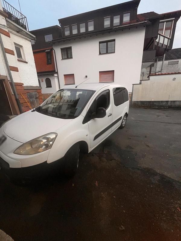 Gebraucht Peugeot Partner Tepee 79 PS (58 kW) 2010 Weiß Van / Kleinbus