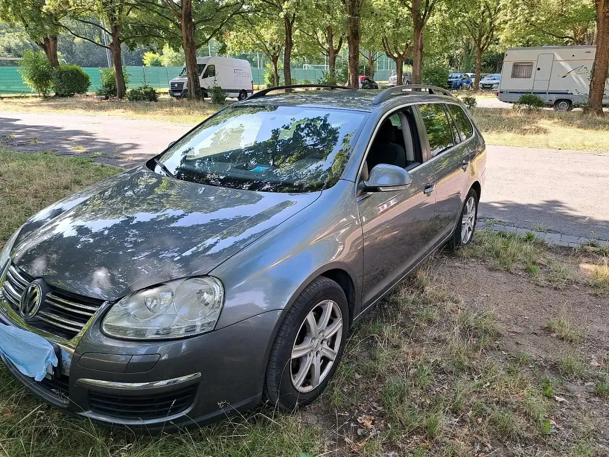 Gebraucht VW Golf VI 122 PS (89 kW) 2010 Grau Kleinwagen