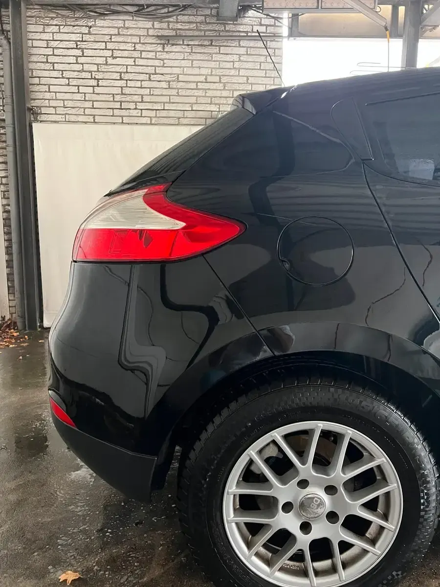 Gebraucht Renault Mégane 101 PS (74 kW) 2012 Schwarz Limousine