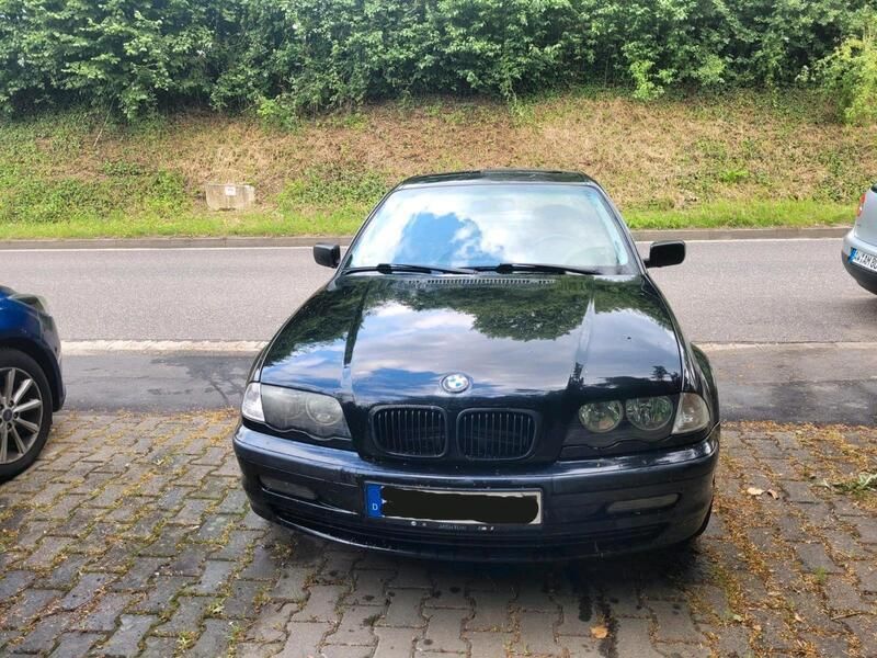 Schwarz Gebraucht 2001 BMW 320 Limousine | 1.200 € (Superpreis) - Bild 1/4