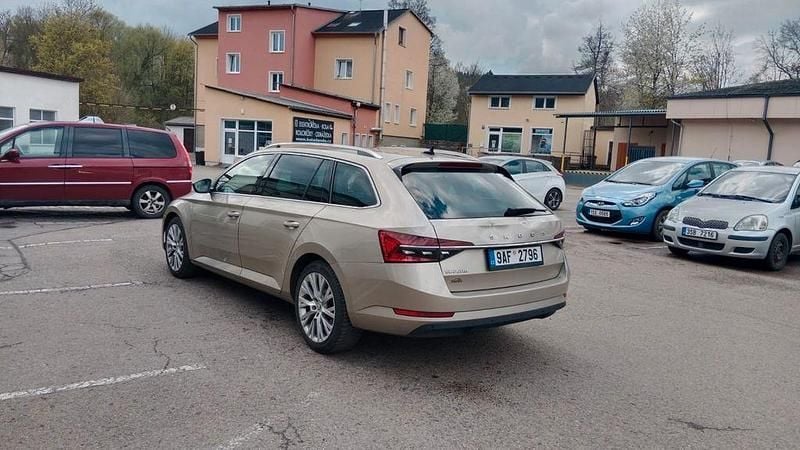 Usata Skoda Superb Ambition 150 CV (110 kW) 2022 Oro Station wagon