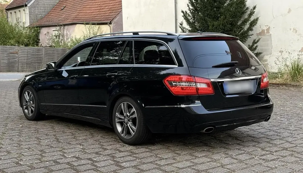 Gebraucht Mercedes E350 231 PS (169 kW) 2010 Schwarz Kombi