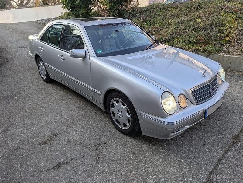 Gebraucht Mercedes E220 Elegance 143 PS (105 kW) 2000 Silber Limousine