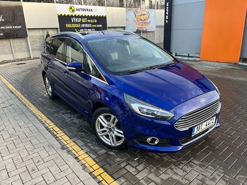Blau Gebraucht 2017 Ford S-MAX Titanium Van / Kleinbus | 9.999 € (Teuer) - Bild 1/4